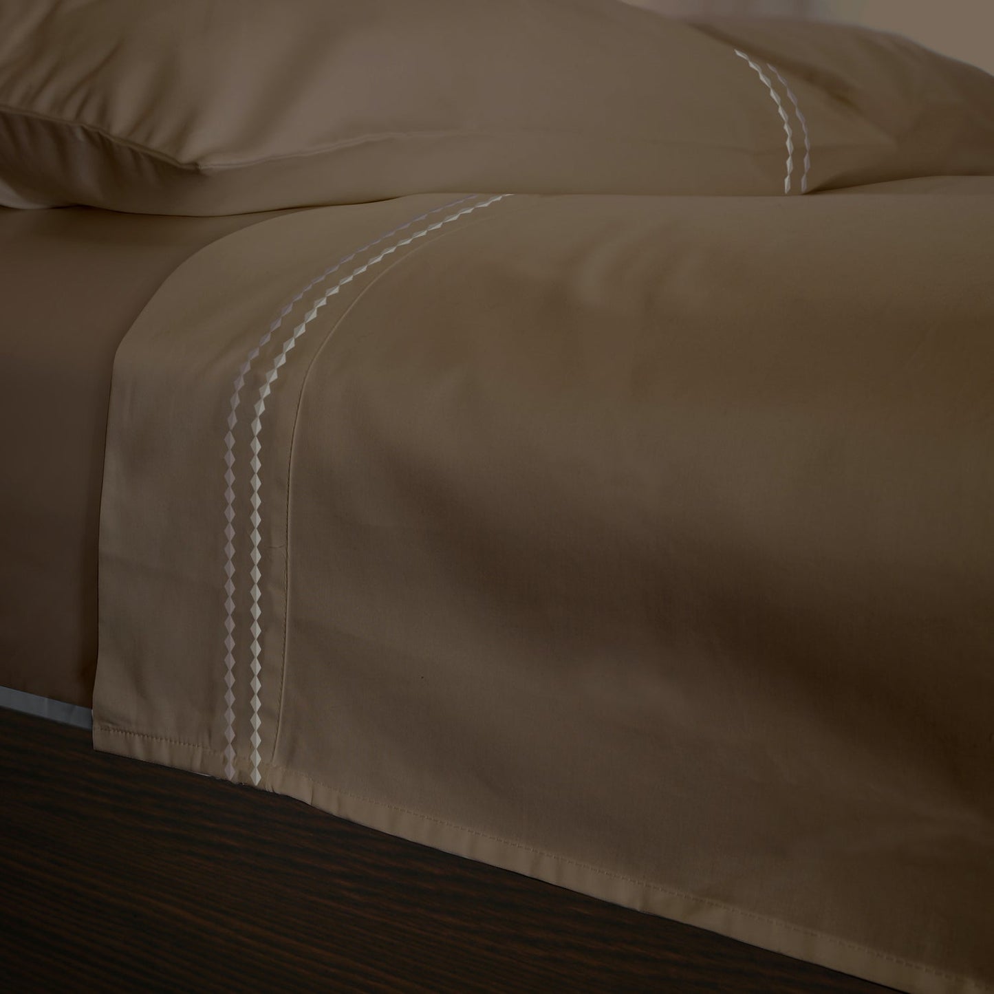 Lifestyle High Sateen Clearance Sale 4PC.Bedsheet Lifestyle by Canadian