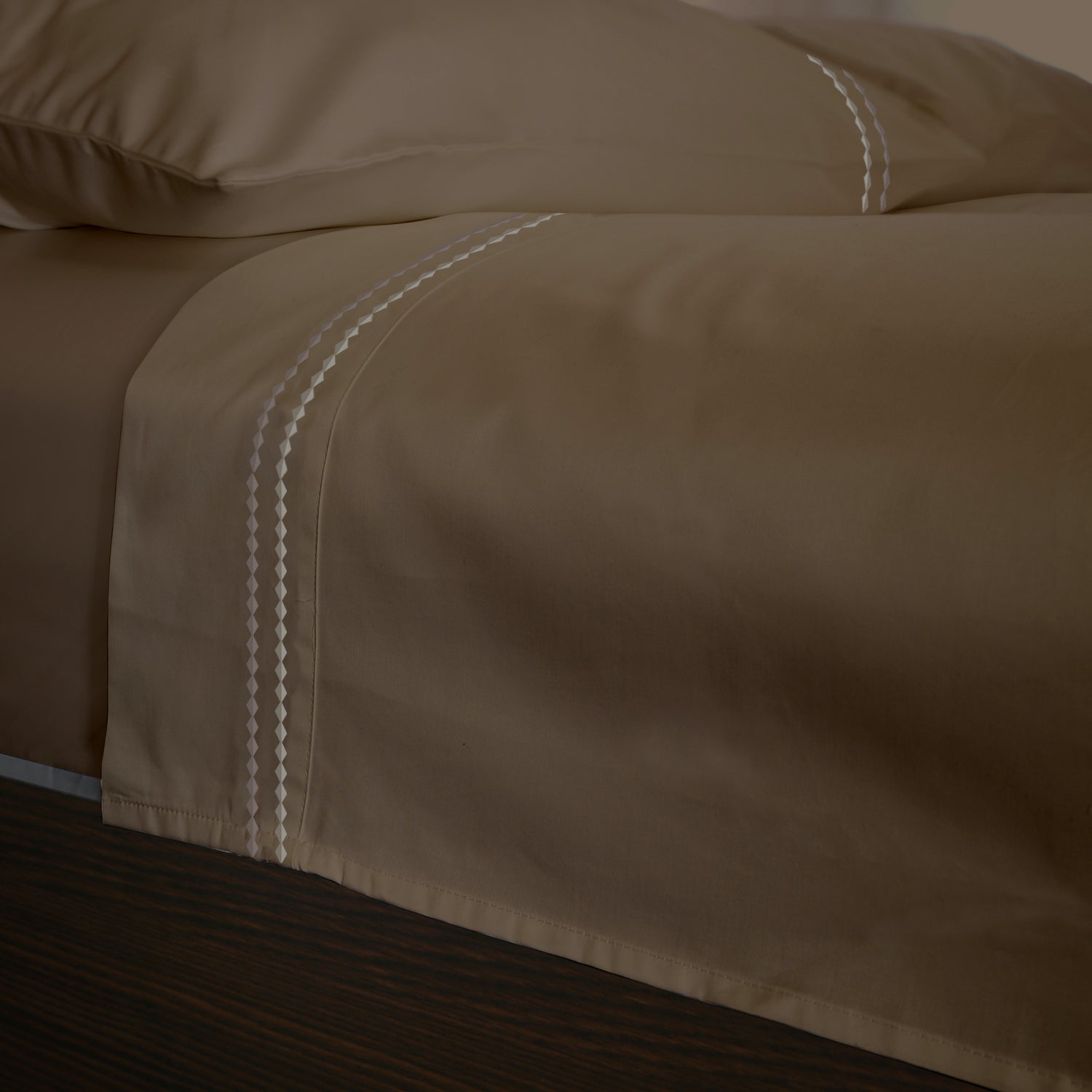 Lifestyle High Sateen Clearance Sale 4PC.Bedsheet Lifestyle by Canadian